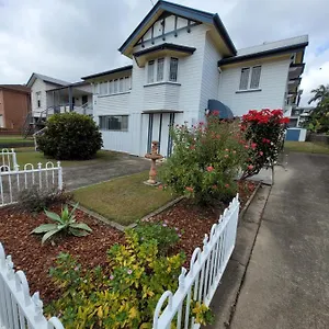  Holiday home Spacious Close To Cbd And Airport