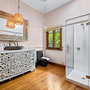  Holiday home Toowong - Stunning Sweet 3br Family House