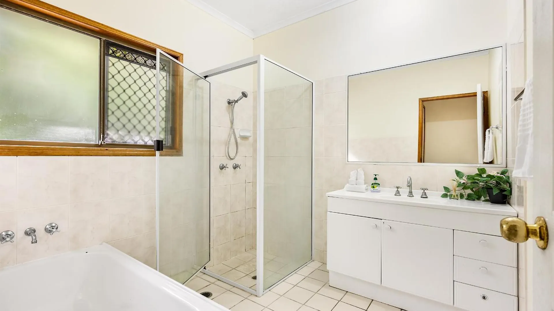 Spacious Land Area 5Bedroom Home At Sunnybank New Ac Brisbane Holiday home